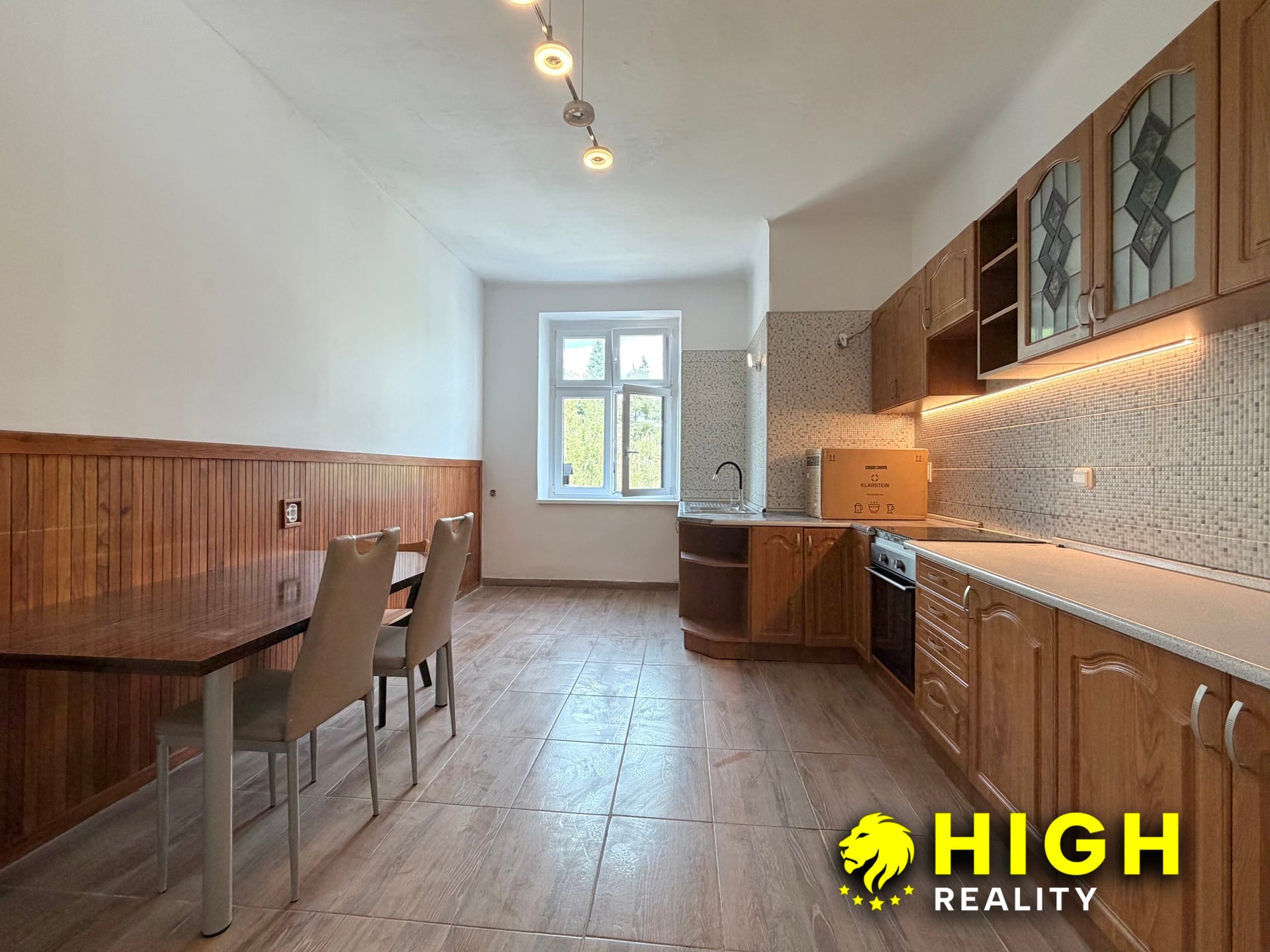 Pronájem bytu 3+1 80 m² se zahradou, Plzeň - Roudná – foto 4
